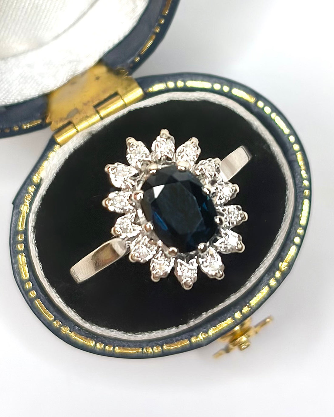 Bague Marguerite Saphir 1.50 carat &amp; Diamants "Laure"