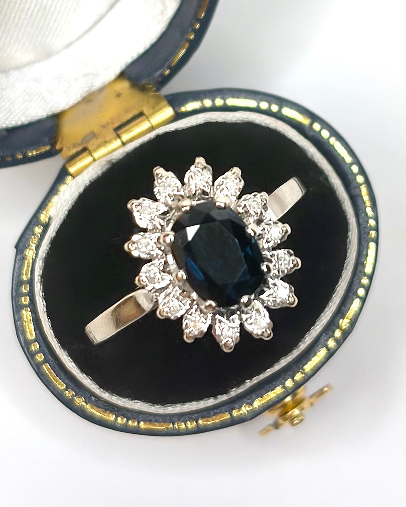 Bague Marguerite Saphir 1.50 carat &amp; Diamants "Laure"