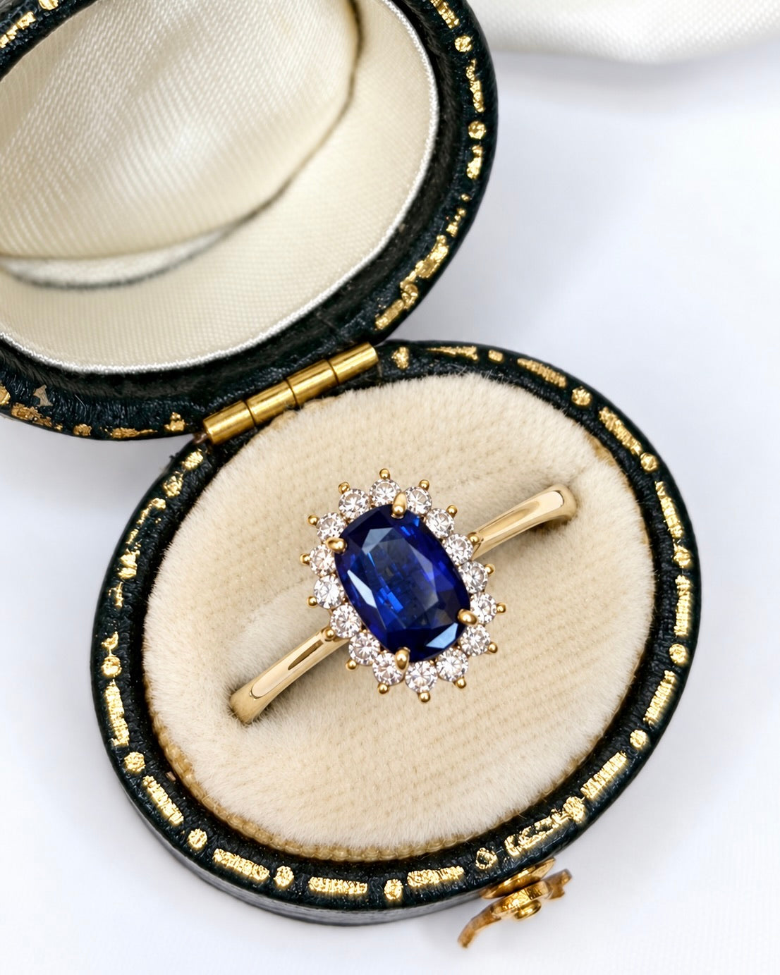 1.17-Carat Sapphire &amp; Diamond "Naia" Daisy Ring