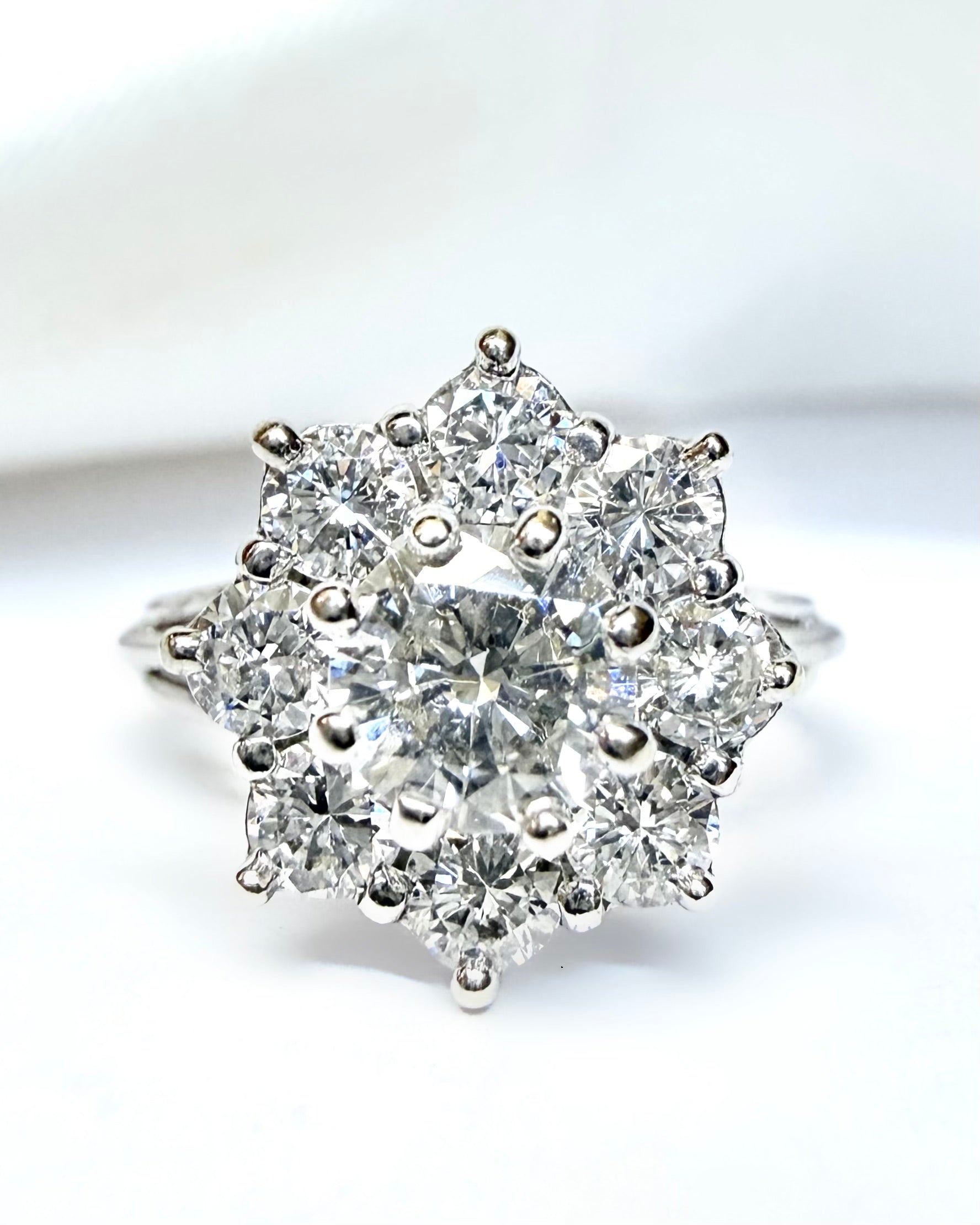 “Luna” 1.39-carat 4.4g diamond daisy ring