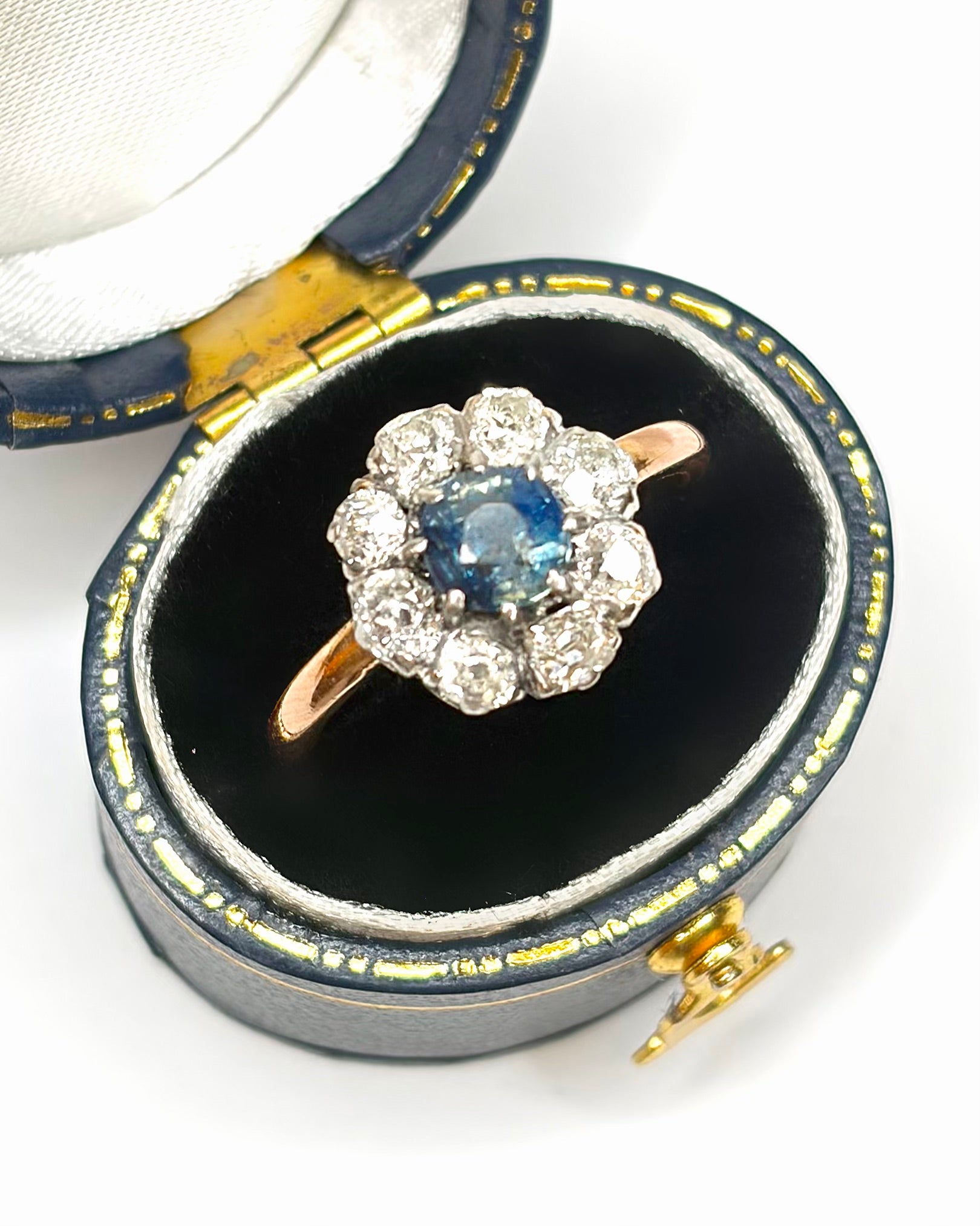 Anillo Marguerite Zafiro 1.20 quilates y Diamantes 0.80 quilates "Amélie"