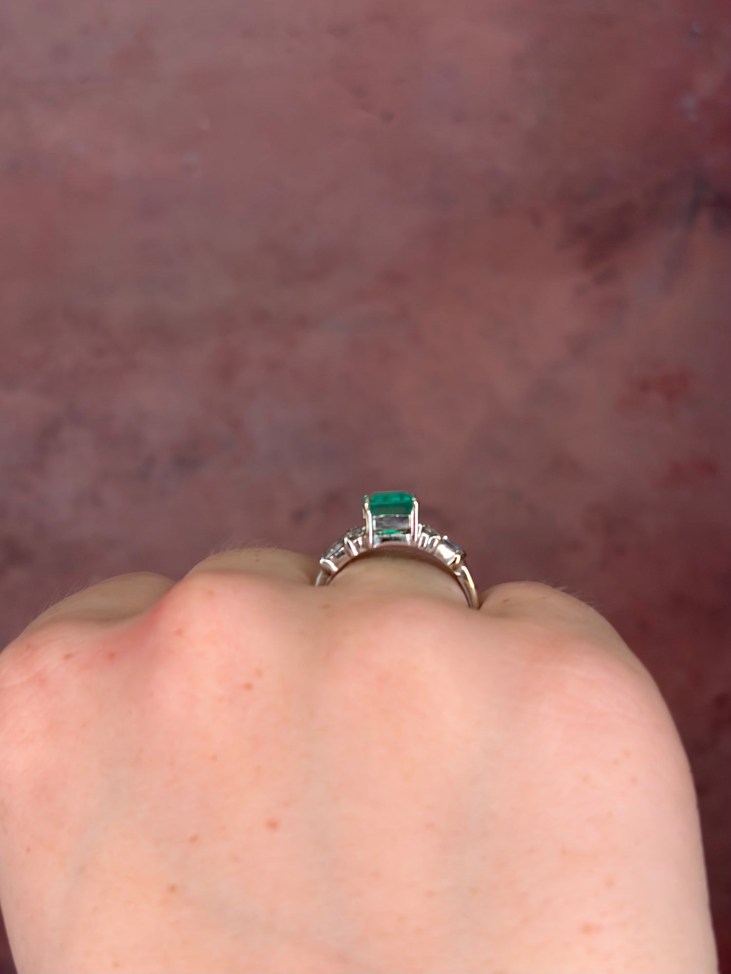 Bague Trilogie Émeraude 1.90 carat &amp; Diamants 0.30 carat "Celeste"