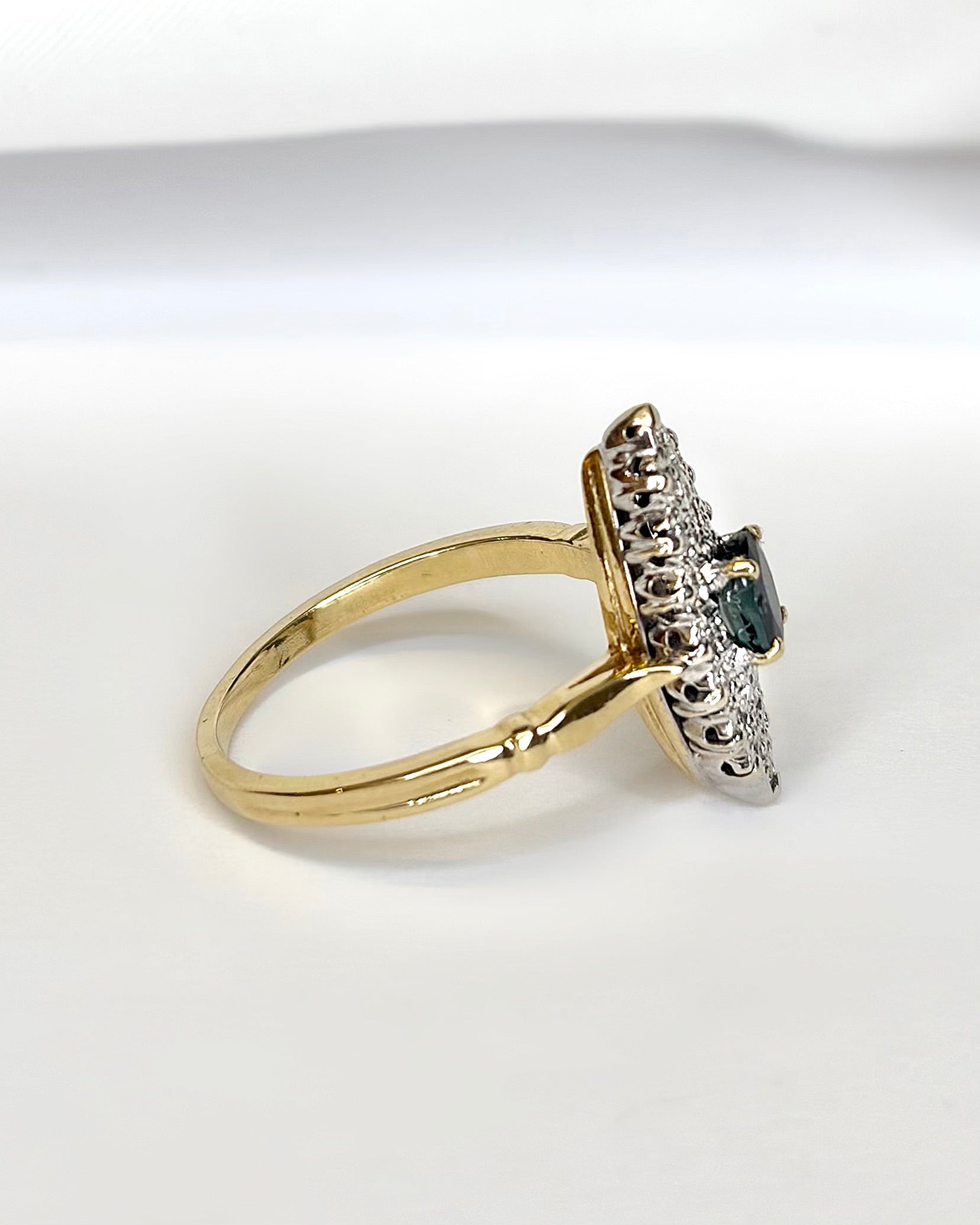 Bague Marquise Saphir Teal 0.65 carat &amp; Diamants 0.36 carat "Elsa"