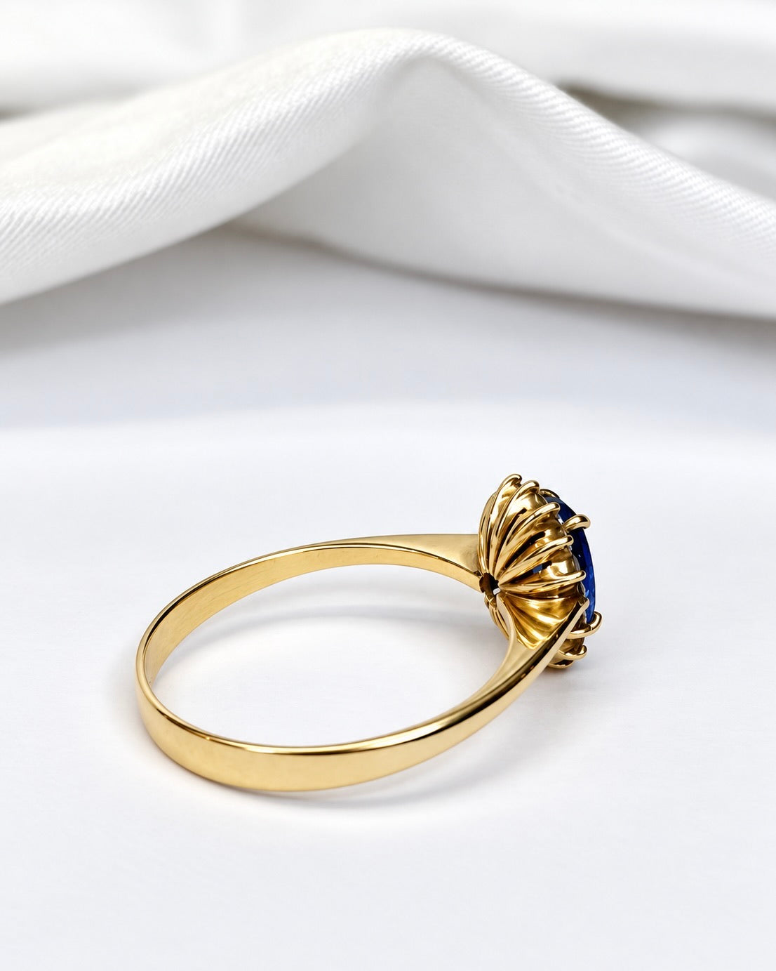 1.17-Carat Sapphire &amp; Diamond "Naia" Daisy Ring