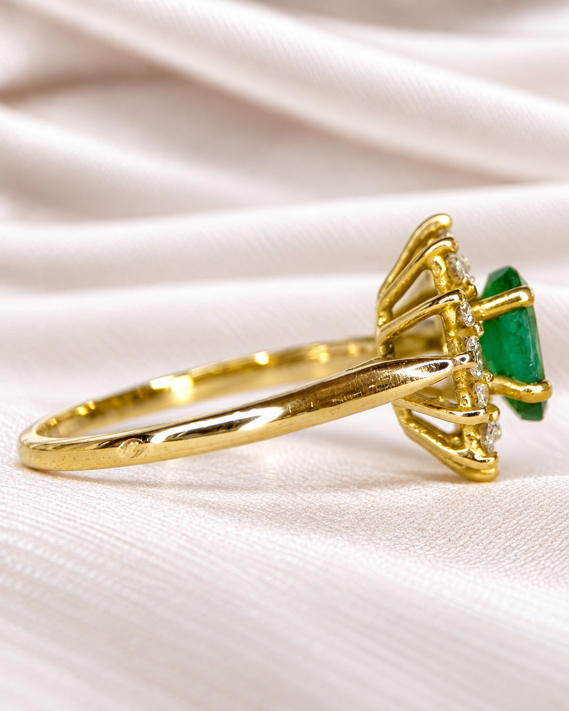 Bague Marguerite Émeraude 0.87 carat &amp; Diamants 0.36 carat "Justine"