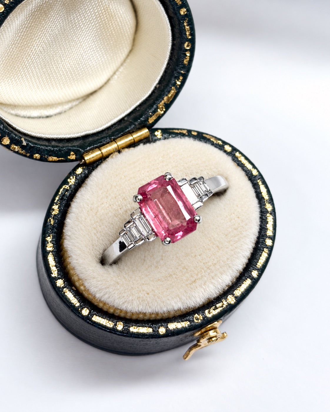 1.45-carat Pink Sapphire Trilogy Ring &amp; 4.37 g Diamonds "Gisèle"