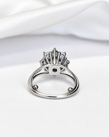 “Luna” 1.39-carat 4.4g diamond daisy ring