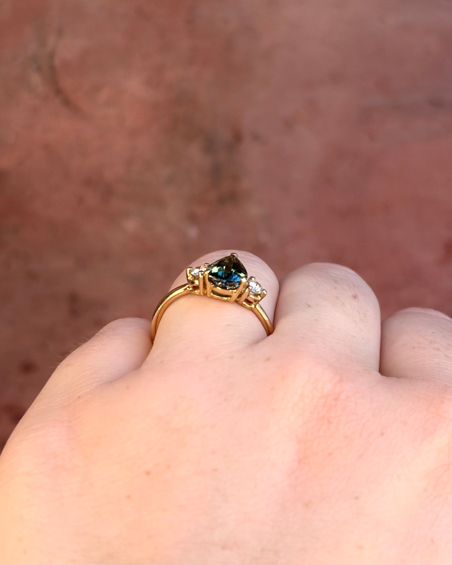 Anillo trilogía de turmalina de 1.33 quilates y diamantes «Virginie»