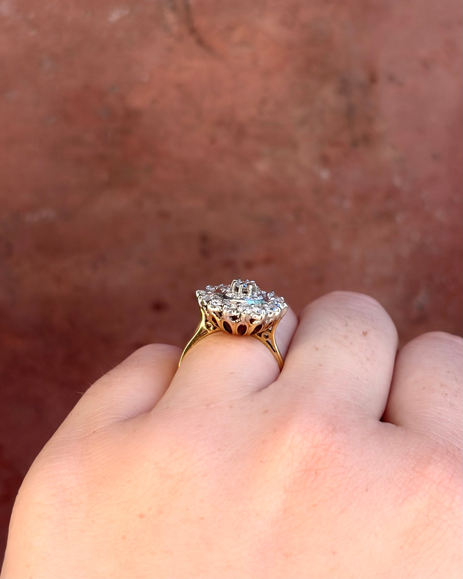 Anillo margarita de diamantes de 1.09 quilates y 4.17 g «Cornelia»