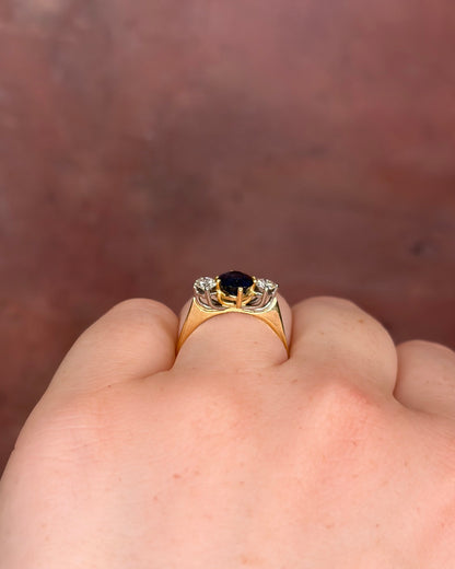 Bague Trilogie Saphir 1.20 carat &amp; Diamants 0.30 carat "Roxane" - Elliade Paris