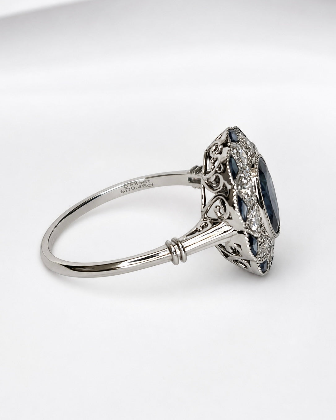 Bague Style Art-Déco Saphirs 1.51 carat &amp; Diamants 0.30 carat "Nalia" - Elliade Paris