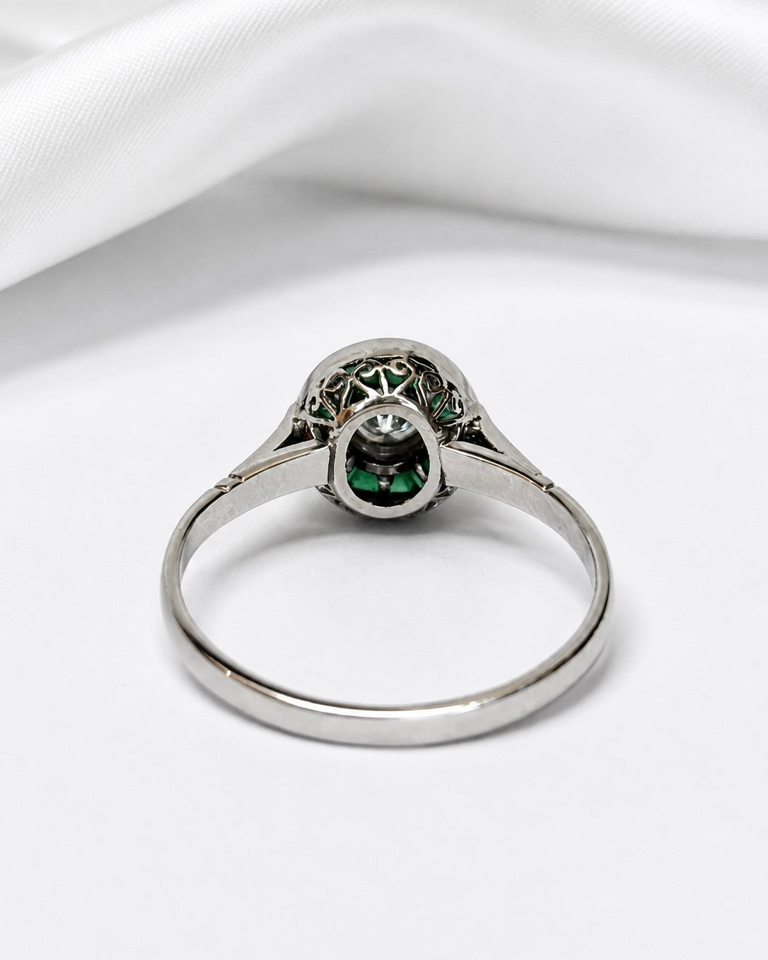 Bague Style Art-Déco Diamants 0.29 carat &amp; Émeraudes 0.28 carat "Olga"