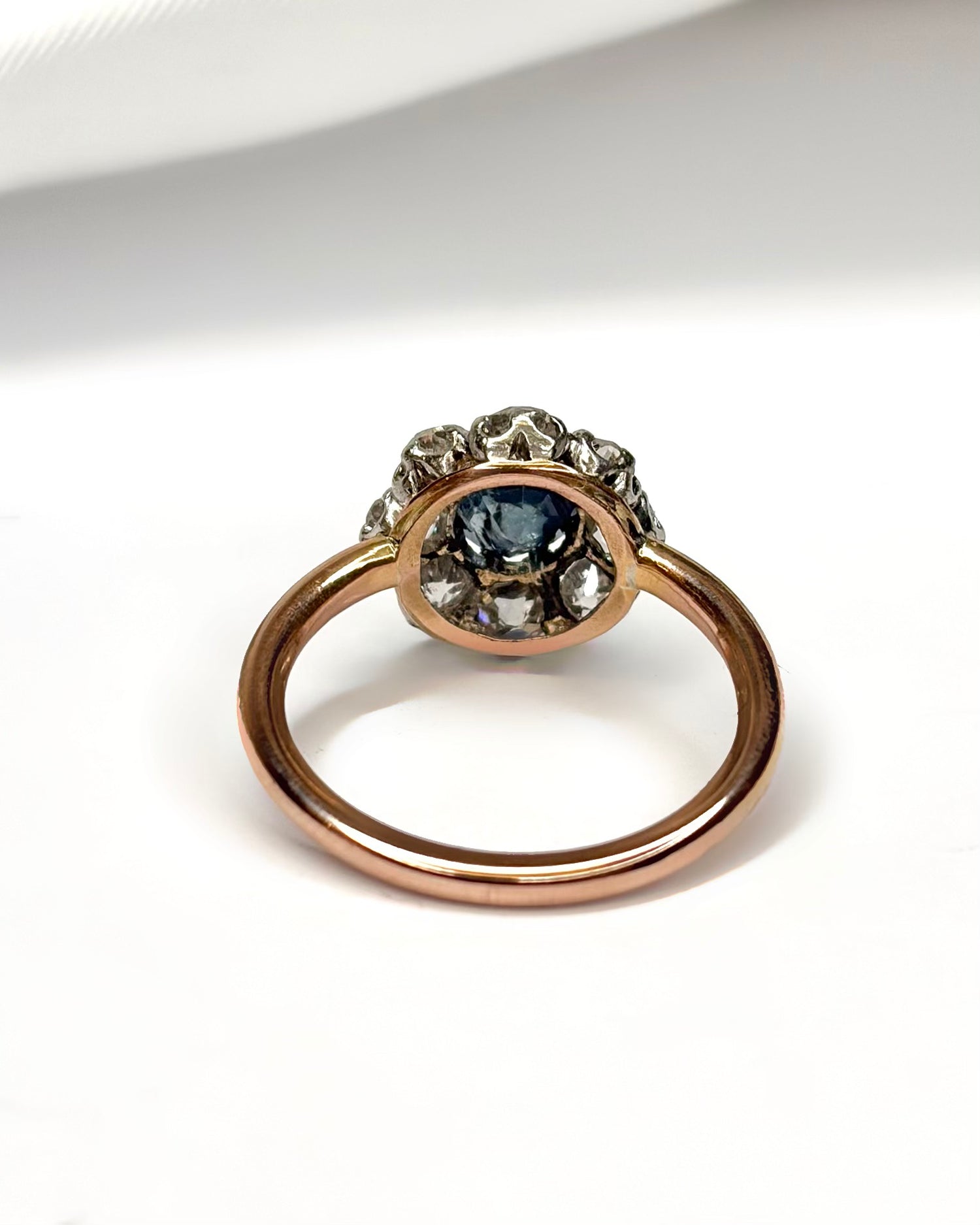 Anillo Marguerite Zafiro 1.20 quilates y Diamantes 0.80 quilates "Amélie"