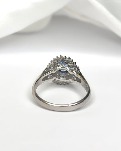 Anillo Marguerite Zafiro 0,60 quilates y Diamantes 0,30 quilates "Lana"
