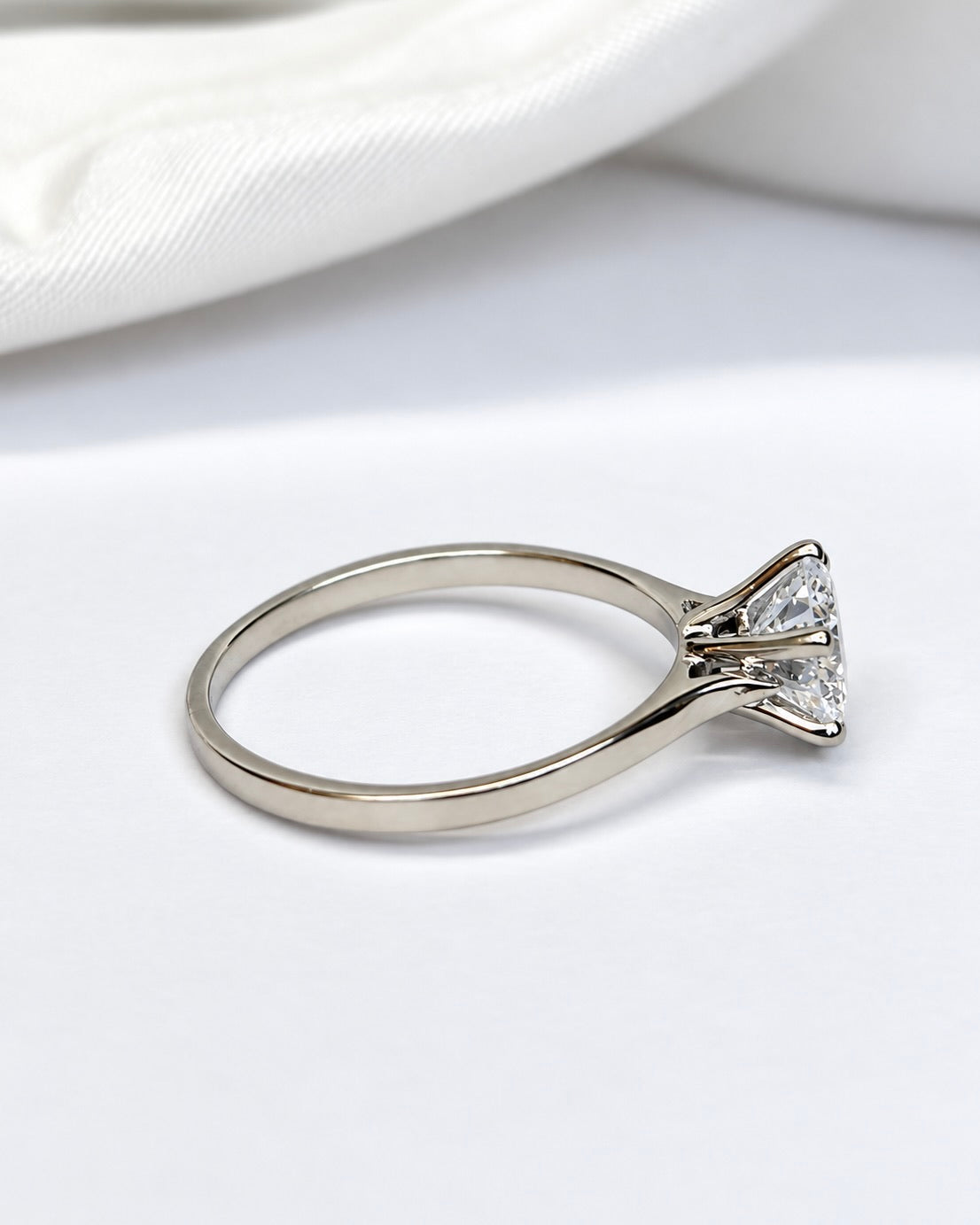 1.56-carat estimated F/VVS diamond solitaire ring "Sandra"