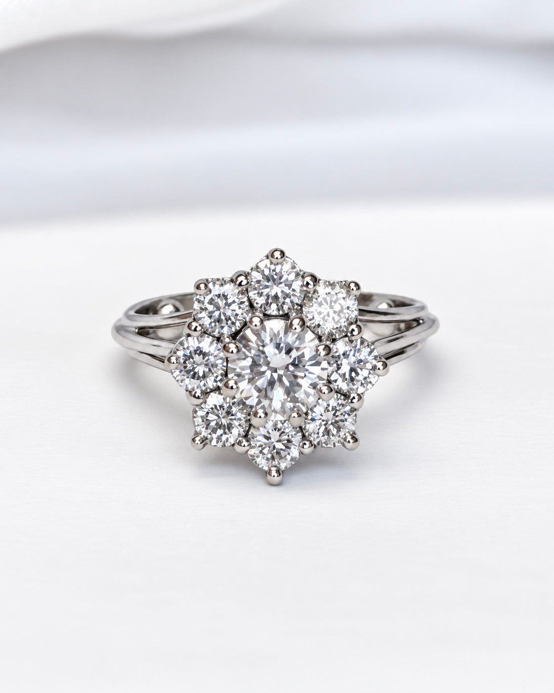 “Luna” 1.39-carat 4.4g diamond daisy ring