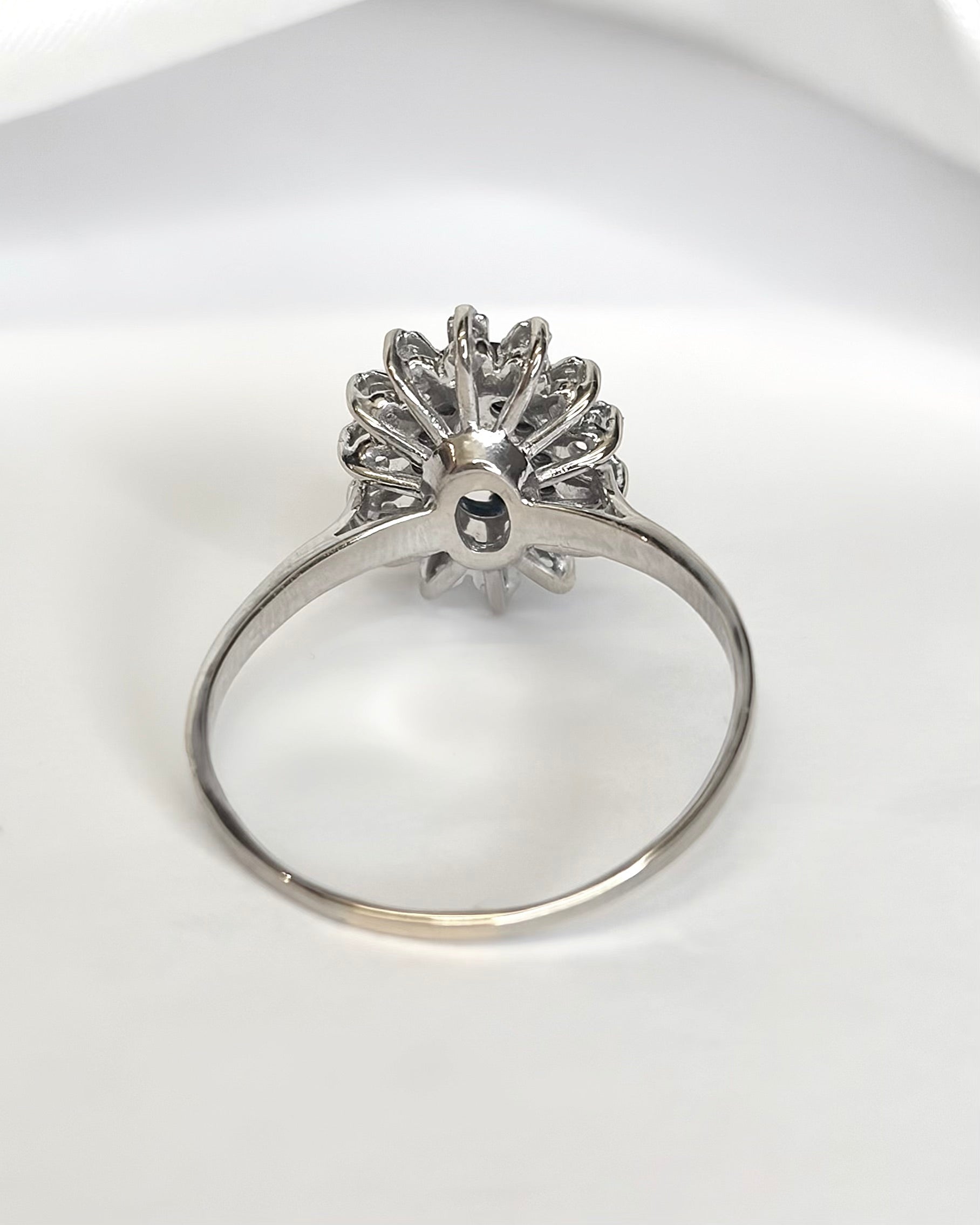 Bague Marguerite Saphir 1.50 carat &amp; Diamants "Laure"