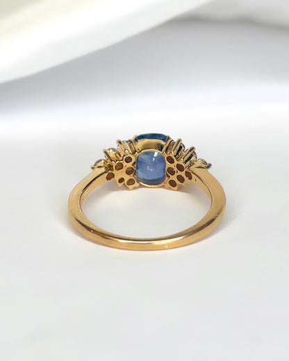 Bague Trilogie Saphir 1.40 carat &amp; Diamants 0.36 carat "Divine"