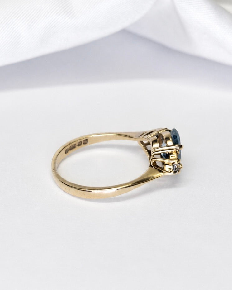 Bague Trilogie Diamant 0.85 carat &amp; Saphirs "Lévia"
