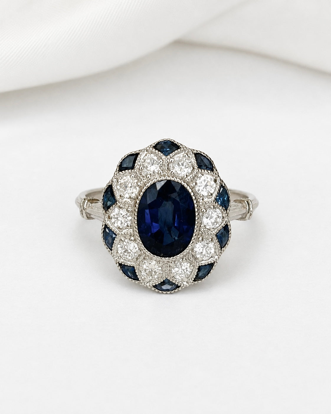 Bague Style Art-Déco Saphirs 1.51 carat &amp; Diamants 0.30 carat "Nalia" - Elliade Paris