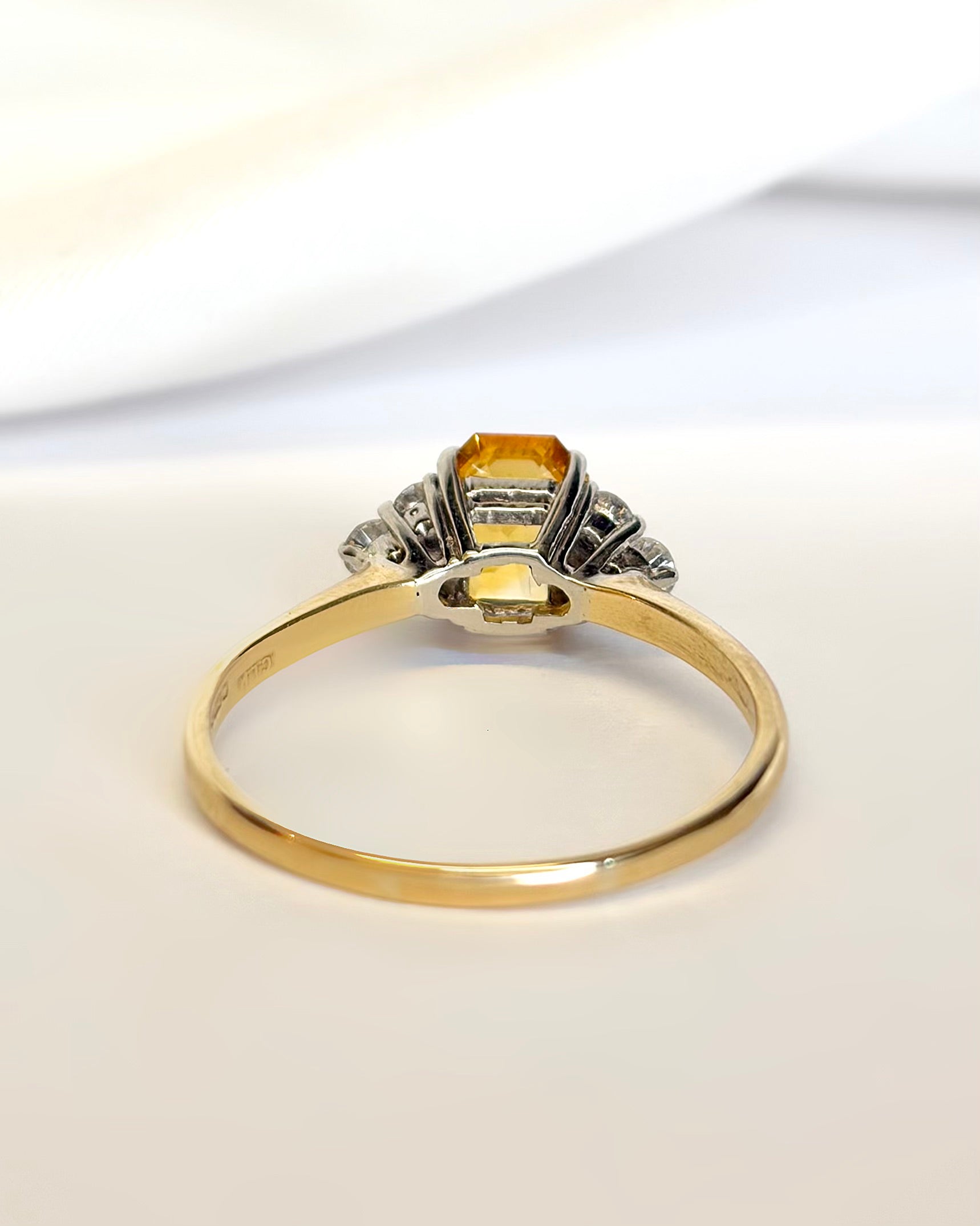 Bague Trilogie Saphir Jaune 1.45 carat &amp; Diamants 0.36 carat "Louise"