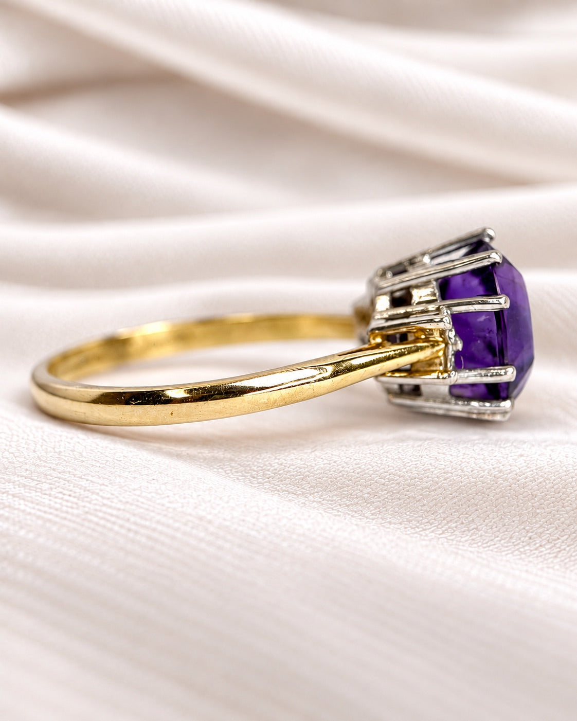 Bague Trilogie Améthyste 2.95 carats, Diamants &amp; Or 4.46 g "Anaïze"