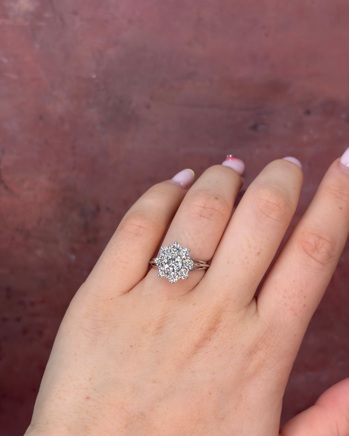 “Luna” 1.39-carat 4.4g diamond daisy ring