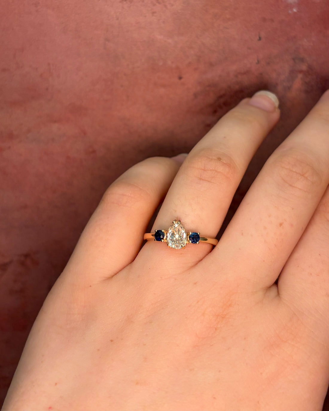 Bague Trilogie Diamant 0.85 carat &amp; Saphirs "Lévia"