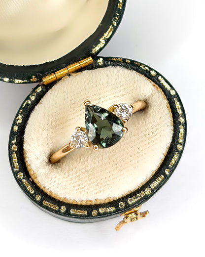 Anillo trilogía de turmalina de 1.33 quilates y diamantes «Virginie»