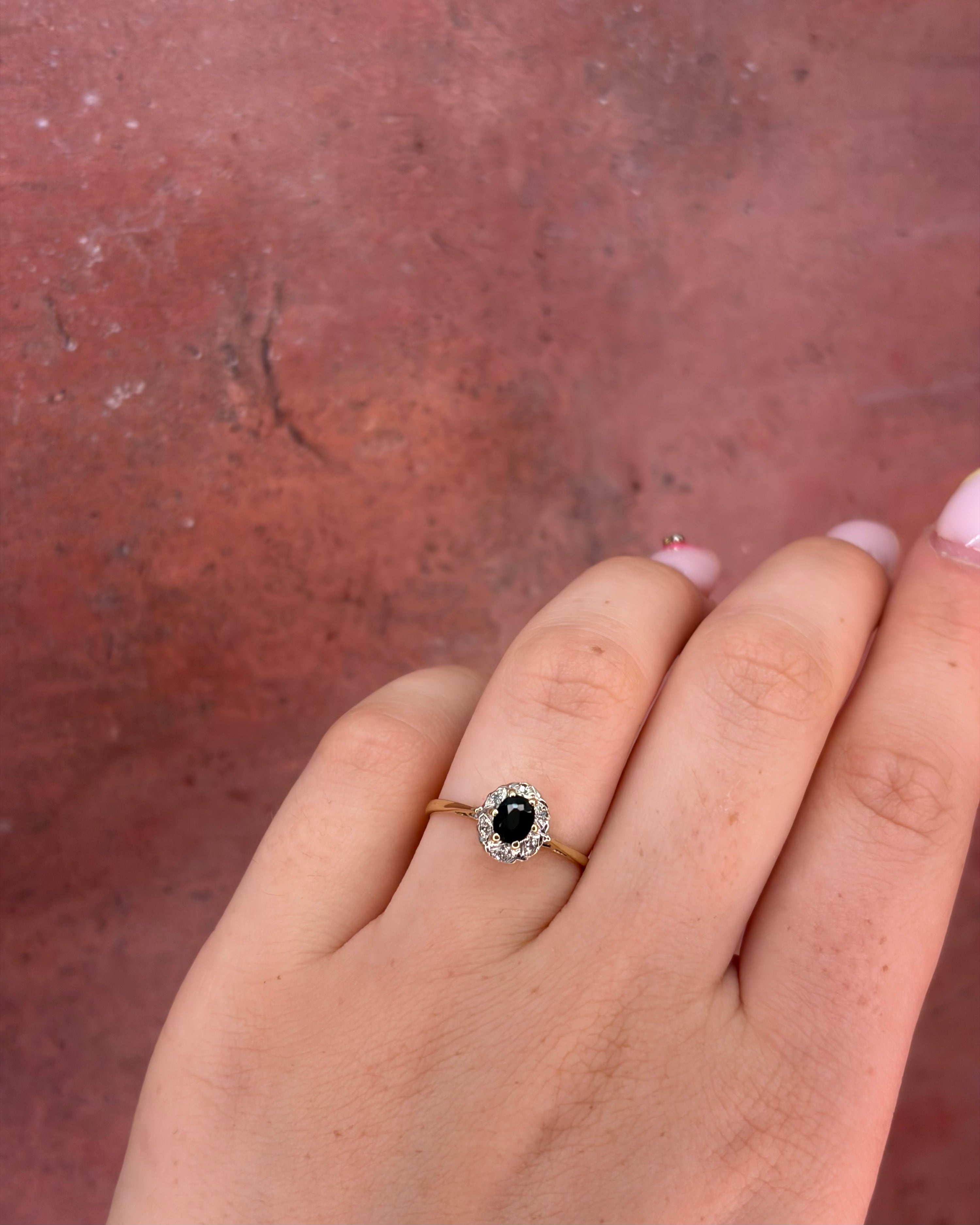 Anillo margarita de zafiro de 0,40 quilates y diamantes «Paola»