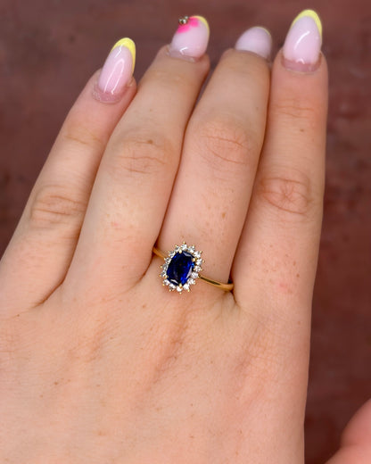 1.17-Carat Sapphire &amp; Diamond "Naia" Daisy Ring