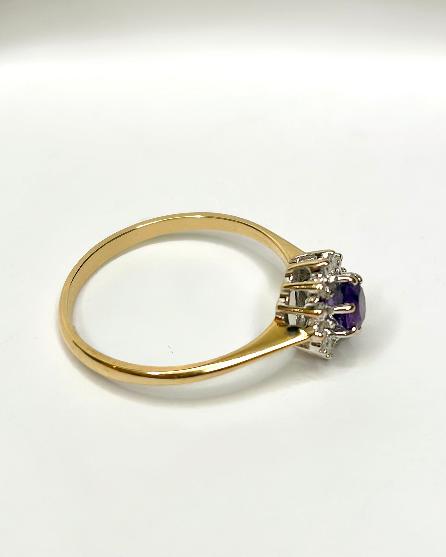Anillo Margarita de amatista de 0.38 quilates y diamantes «Lily»