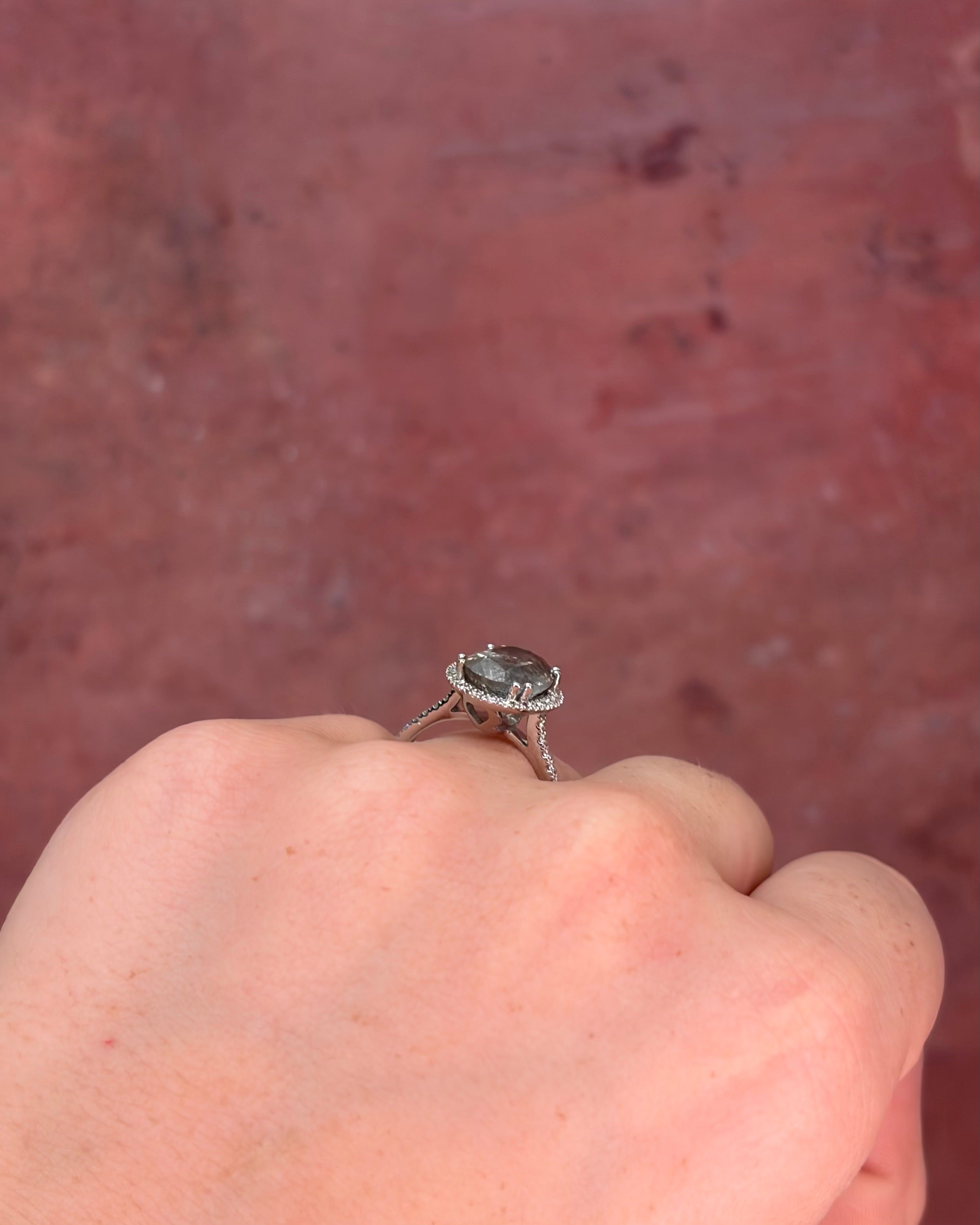 4.38-carat Green Sapphire &amp; 0.48-carat Diamonds Solitaire Ring, 4.36 g "Lysia"