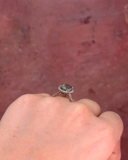 4.38-carat Green Sapphire &amp; 0.48-carat Diamonds Solitaire Ring, 4.36 g "Lysia"