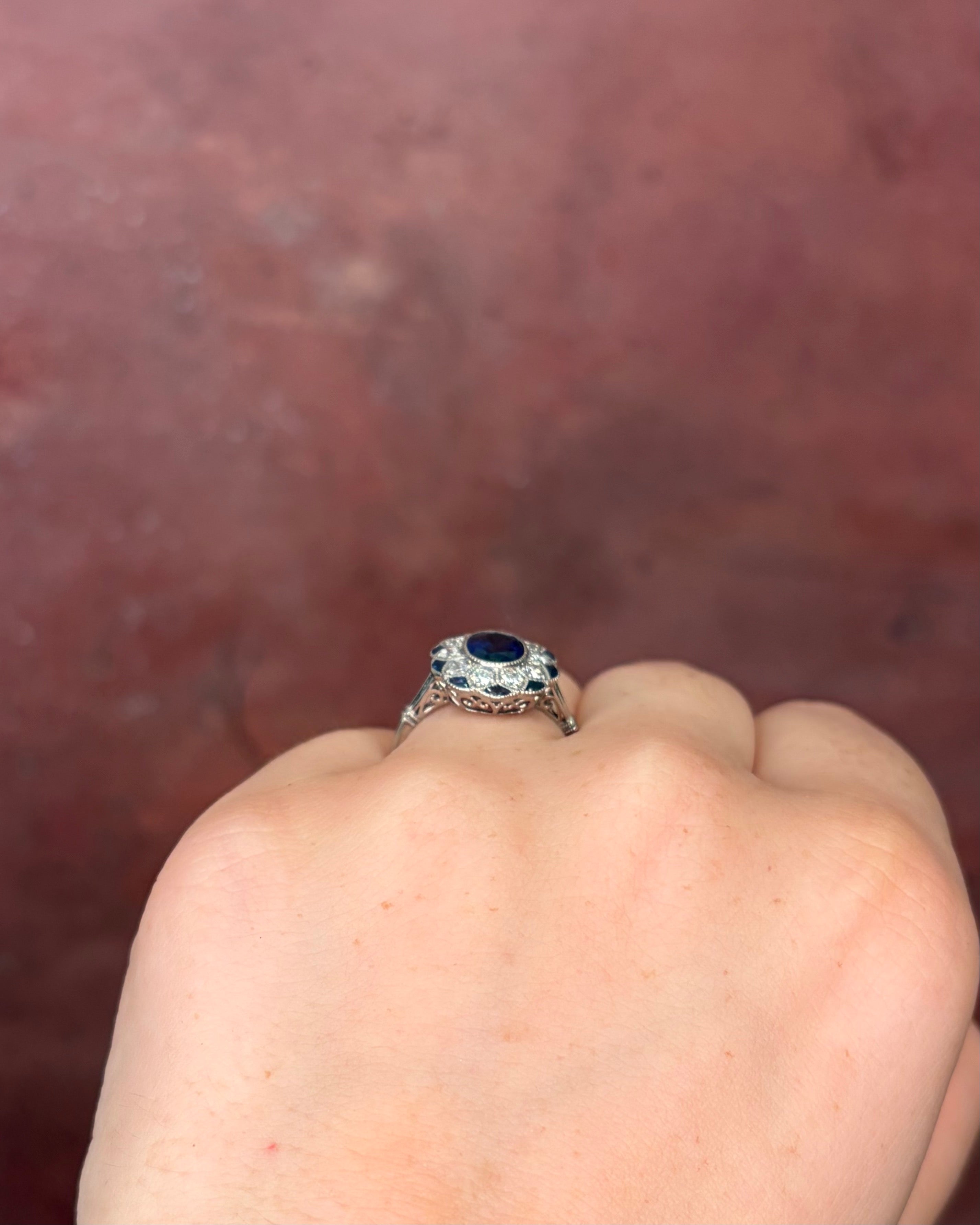 Bague Style Art-Déco Saphirs 1.51 carat &amp; Diamants 0.30 carat "Nalia" - Elliade Paris