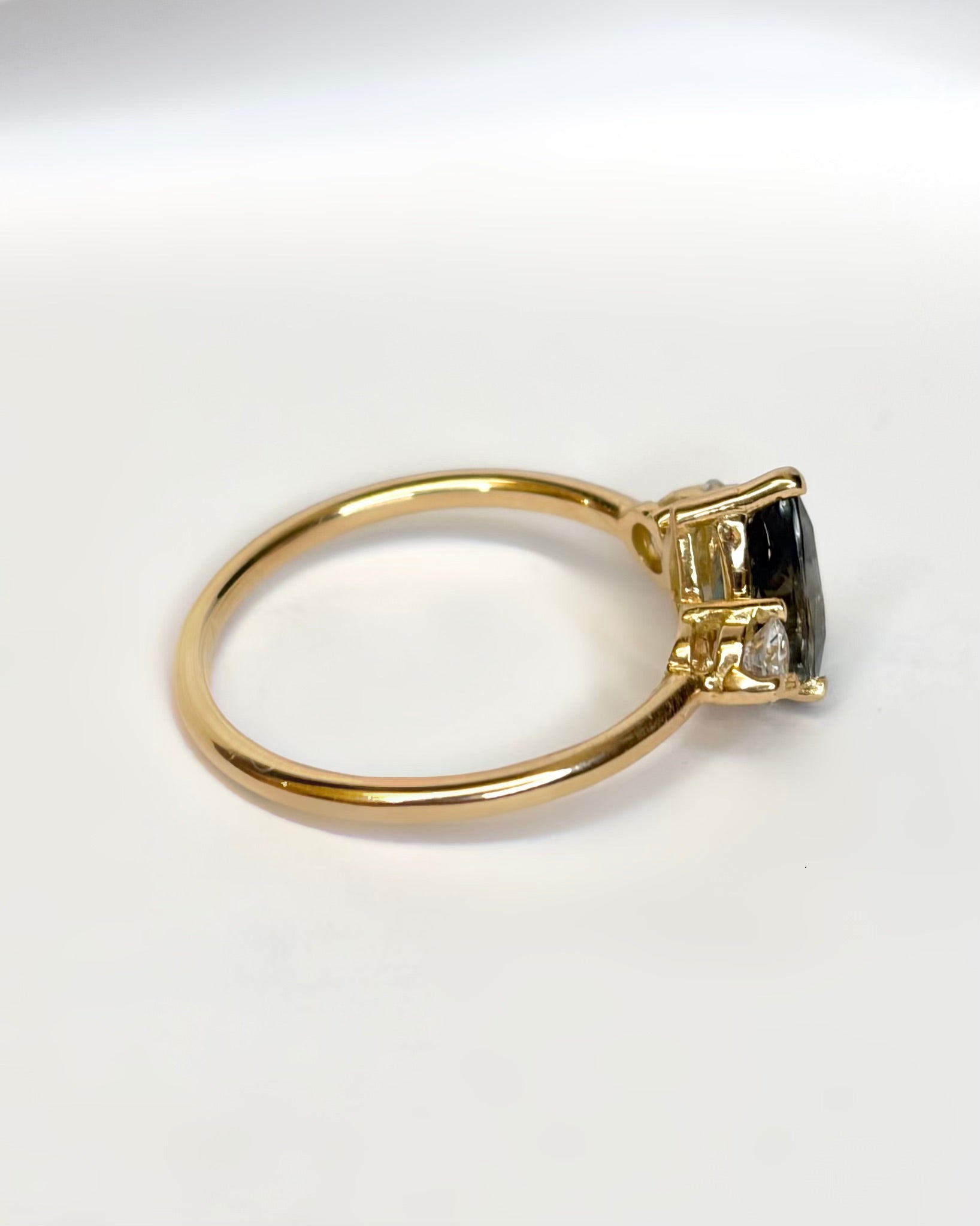 Anillo trilogía de turmalina de 1.33 quilates y diamantes «Virginie»
