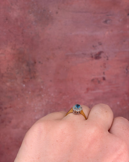 Anillo margarita de topacio de 0,43 quilates y diamantes «Isabelle»