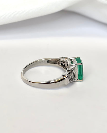 Bague Trilogie Émeraude 1.90 carat &amp; Diamants 0.30 carat "Celeste"