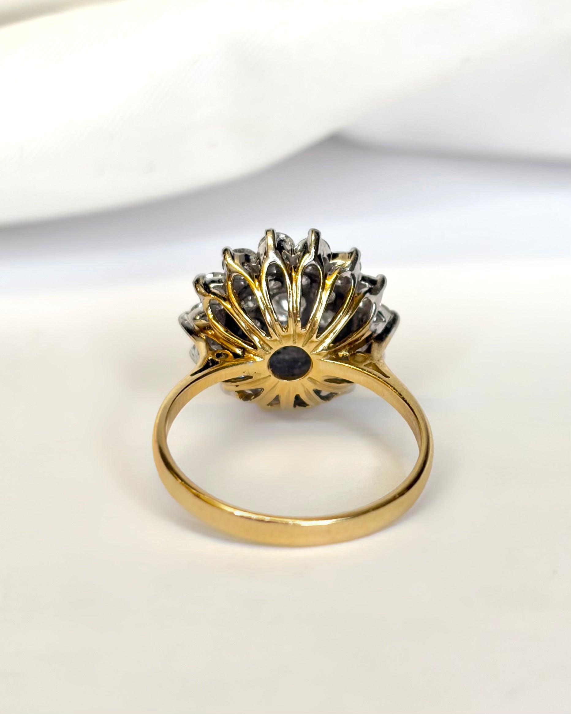 Anillo margarita de diamantes de 1.09 quilates y 4.17 g «Cornelia»