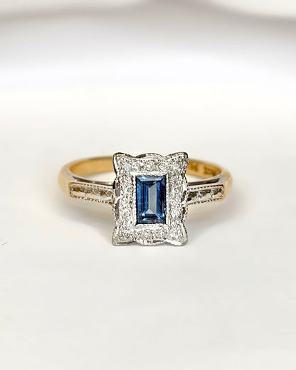 Anillo Art Déco con zafiro de 0.30 quilates y diamantes «Céline»