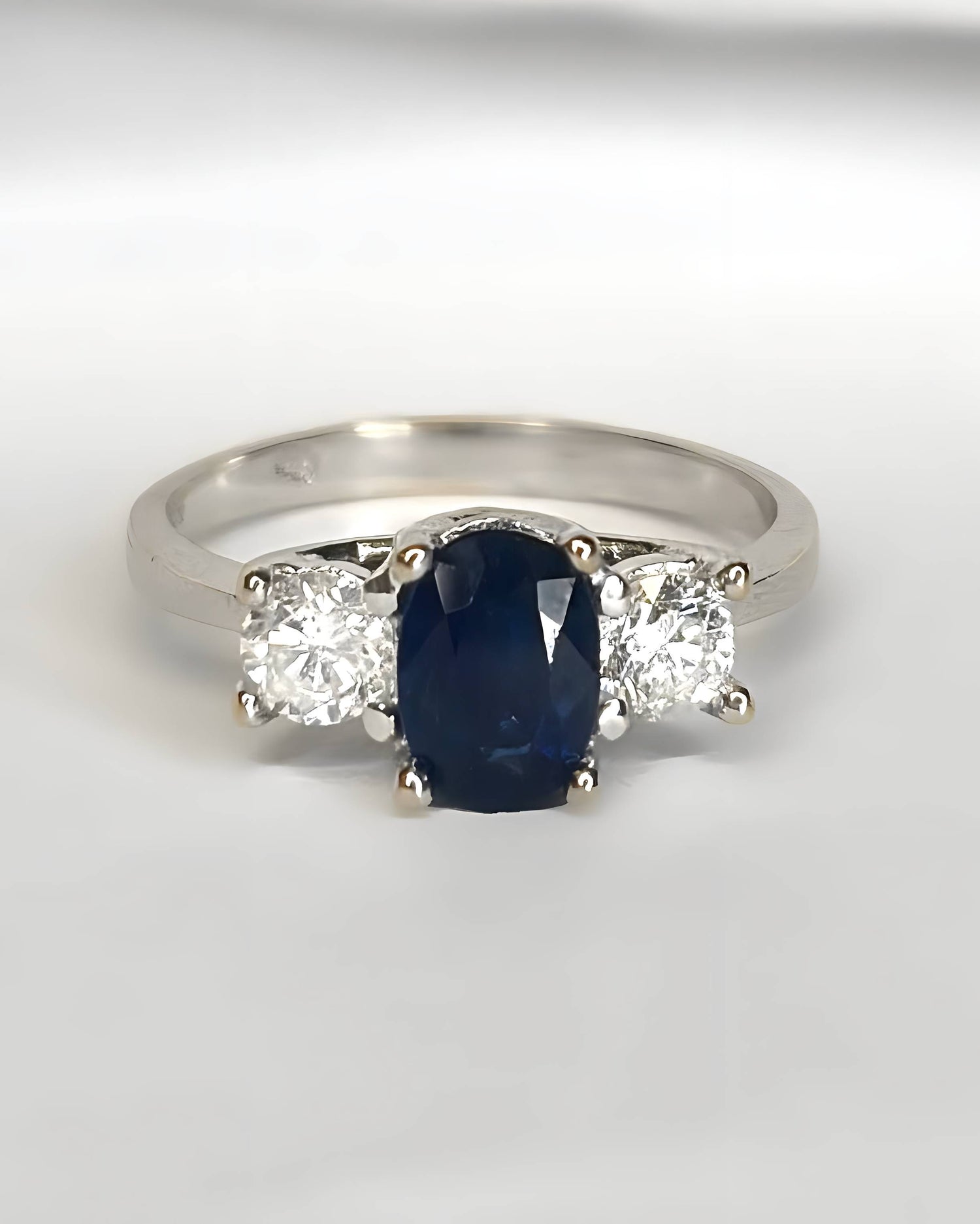 Bague Trilogie Saphir 0.85 carat &amp; Diamants 0.40 carat "Éléanore" - Elliade Paris