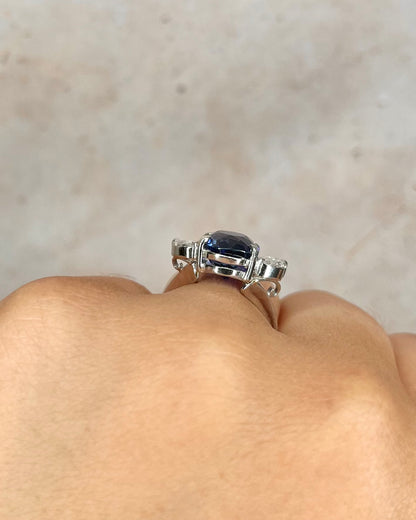 Anillo Trilogía Tanzanita 4.50 quilates y Diamantes 0.40 quilates "Aude"