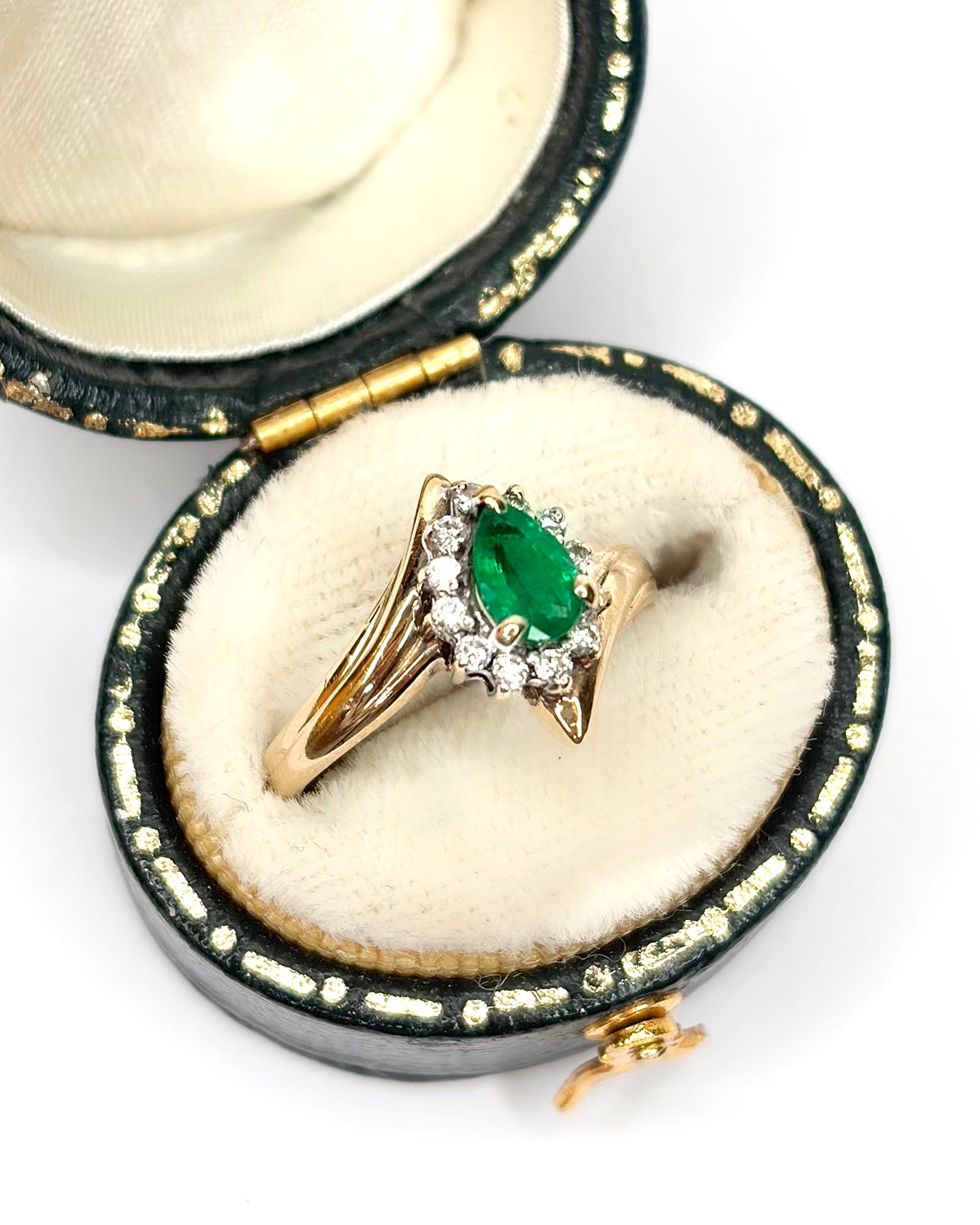 Bague Marguerite Émeraude 0.65 carat &amp; Diamants "Iris"