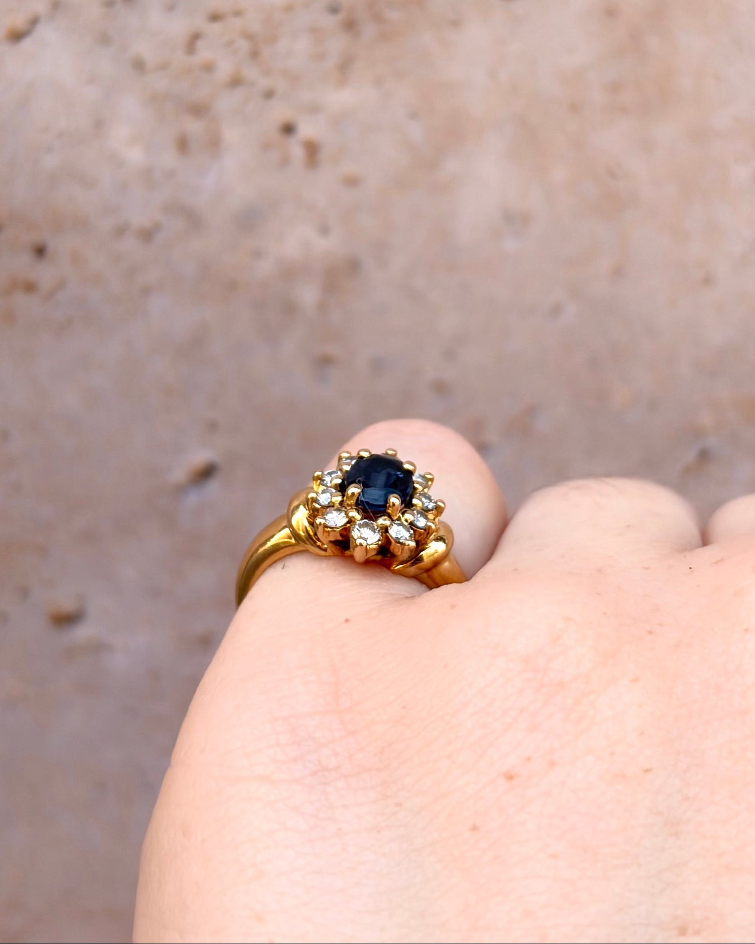 Bague Marguerite Saphir 0.72 carat, Diamants 0.20 carat &amp; 4.34g "Elena"