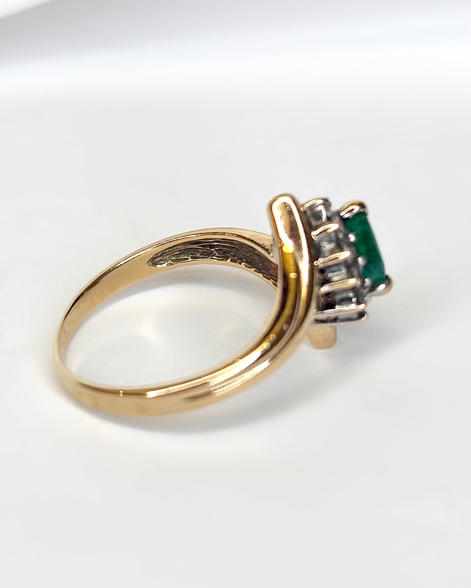 Bague Marguerite Émeraude 0.65 carat &amp; Diamants "Iris"