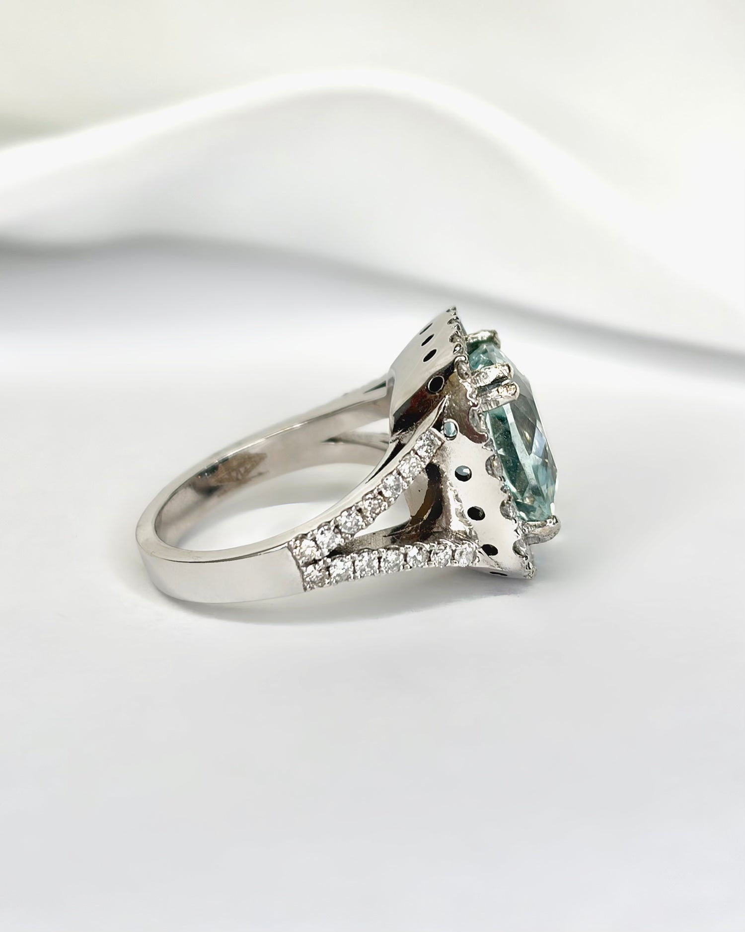 Bague Style Art-Déco Aigue Marine 6.85 carats &amp; Diamants 1 carat 10,37g "Célia" - Elliade Paris