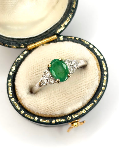 Bague Trilogie Émeraude 0.70 carat &amp; Diamants 0.35 carat "Hélène"