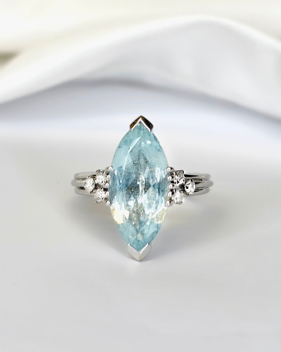 Bague Marquise Aigue-Marine 3.40 carats, Diamants &amp; Or 4,61 g "Eden"