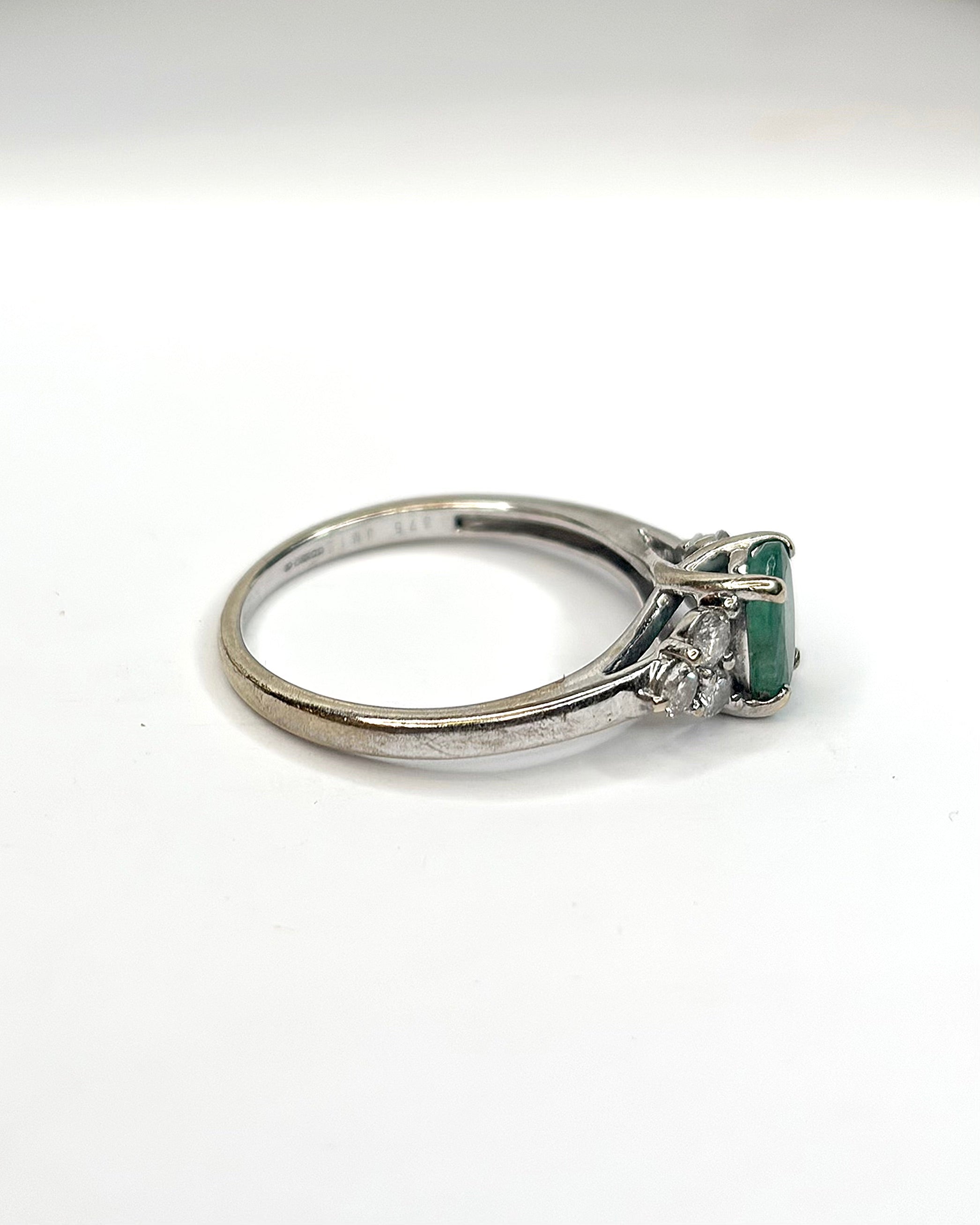 Bague Trilogie Émeraude 0.70 carat &amp; Diamants 0.35 carat "Hélène"