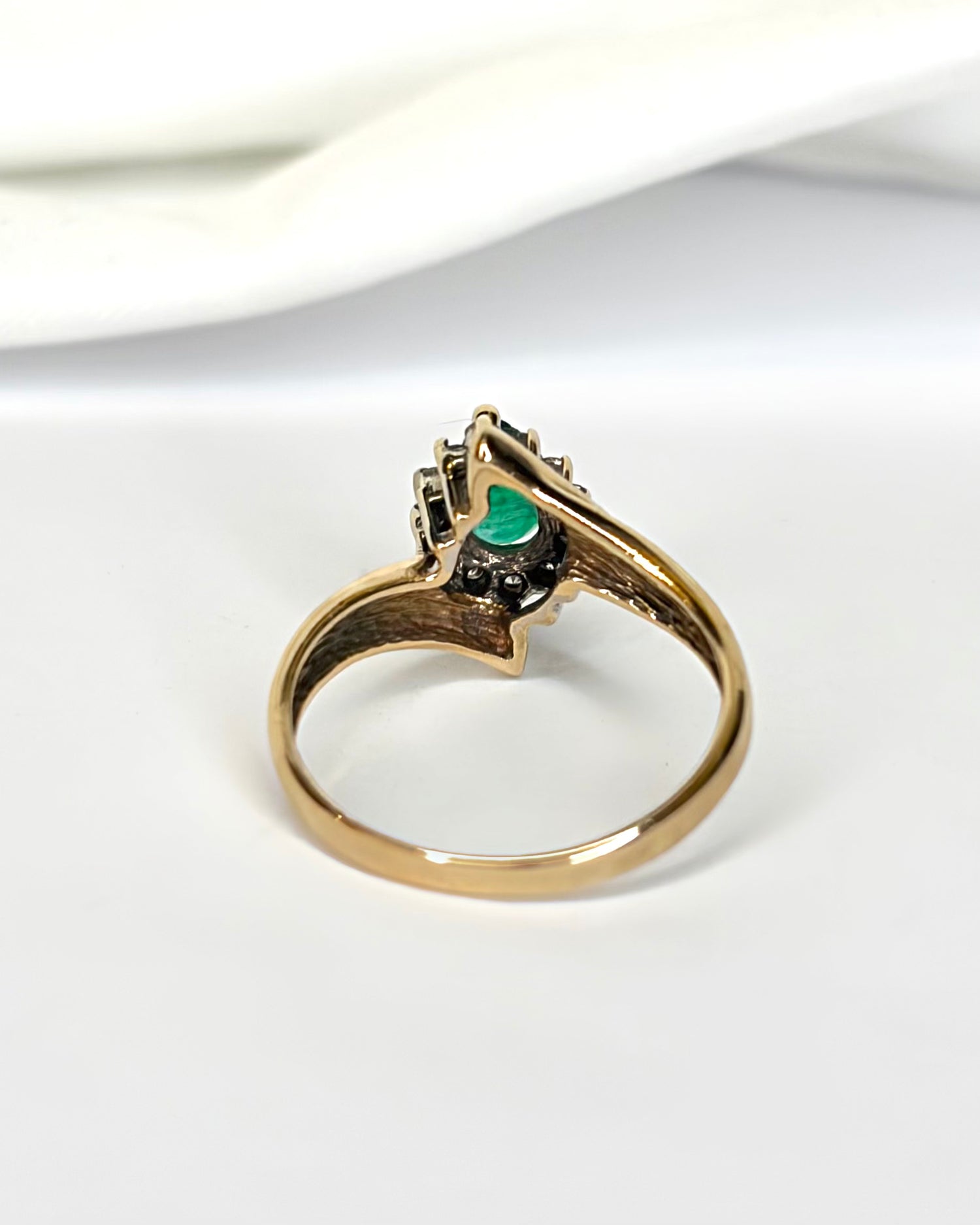 Bague Marguerite Émeraude 0.65 carat &amp; Diamants "Iris"